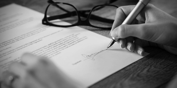 Constitución de Sociedades Alaquàs · Firma de Escrituras de Constitución en Notaría